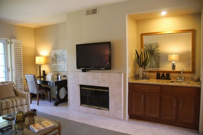 Imagen de la habitación del Hotel Desert Breezes Resort. Foto 10