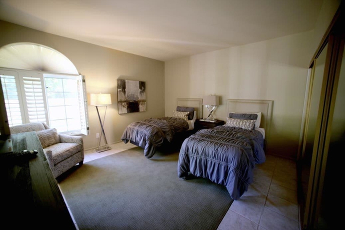 Imagen de la habitación del Hotel Desert Breezes Resort. Foto 12