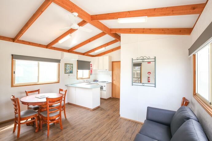 Imagen de la habitación del Hotel Desert City Holiday Park. Foto 15