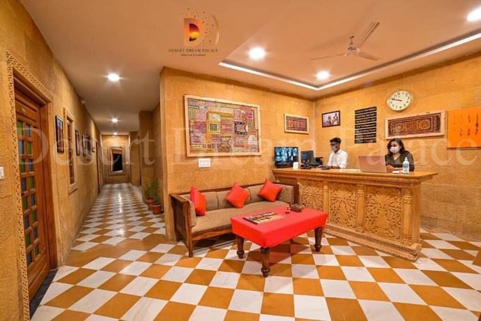 Imagen de los interiores del Hotel Desert Dream Palace. Foto 20