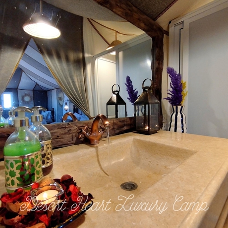 Imagen de la habitación del Hotel Desert Heart Luxury Camp. Foto 16