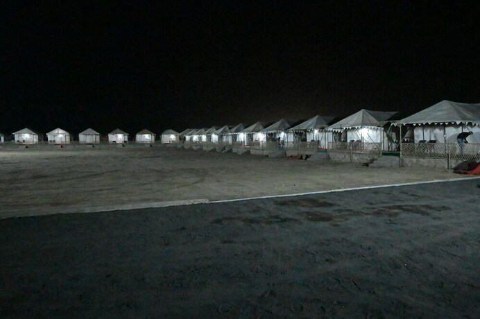 Imagen general del Hotel Desert Inn Camp. Foto 18