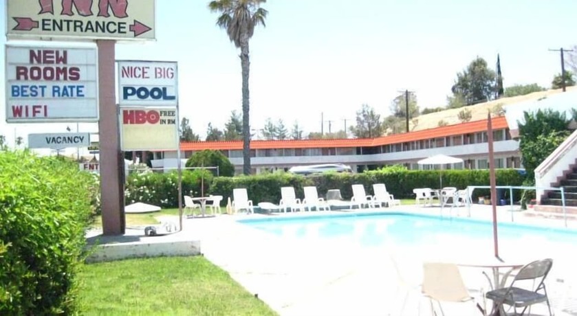 Imagen de la piscina del Hotel Desert Inn Motel, Barstow. Foto 10