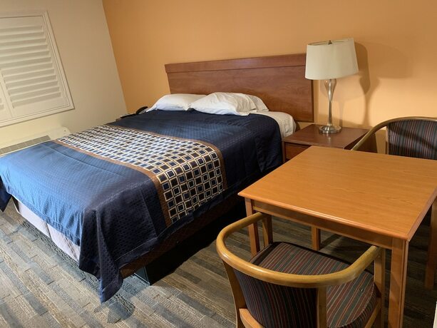 Imagen de la habitación del Hotel Desert Inn Motel, Corona. Foto 15