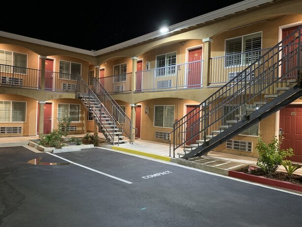 Imagen general del Hotel Desert Inn Motel, Corona. Foto 6