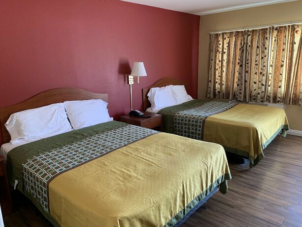 Imagen de la habitación del Hotel Desert Inn Motel, Corona. Foto 18