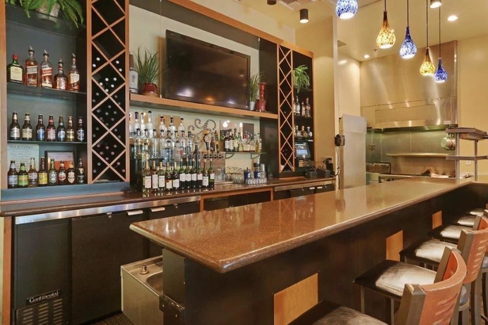 Imagen del bar/restaurante del Hotel Desert Palms and Suites. Foto 5