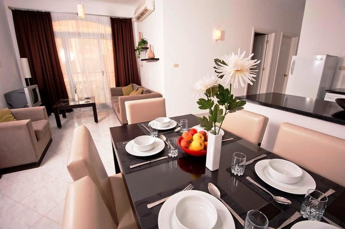 Imagen de la habitación del Hotel Desert Pearl Apartments. Foto 3