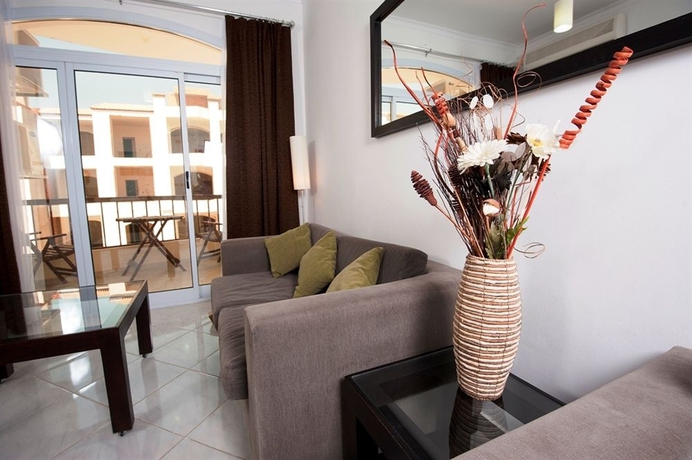 Imagen de los interiores del Hotel Desert Pearl Apartments. Foto 12