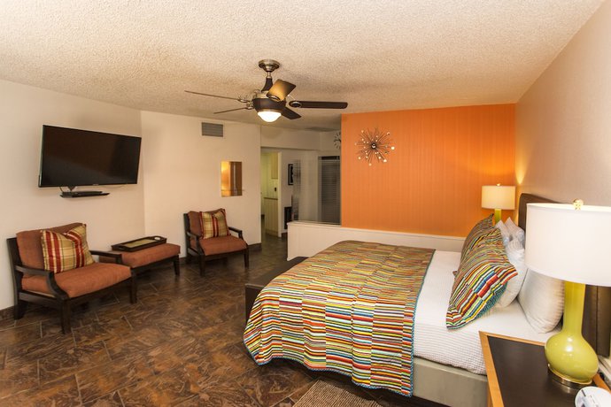 Imagen de la habitación del Hotel Desert Riviera. Foto 3