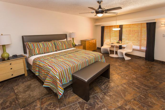 Imagen de la habitación del Hotel Desert Riviera. Foto 5