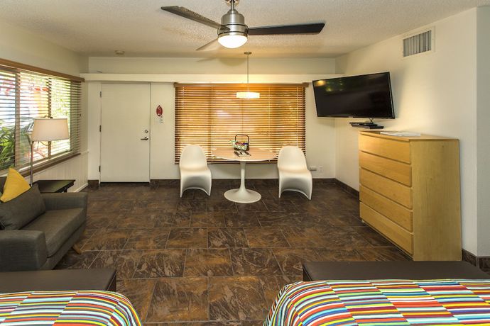 Imagen de la habitación del Hotel Desert Riviera. Foto 15
