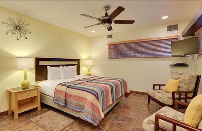 Imagen de la habitación del Hotel Desert Riviera. Foto 17
