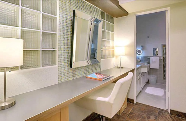 Imagen de la habitación del Hotel Desert Riviera. Foto 19