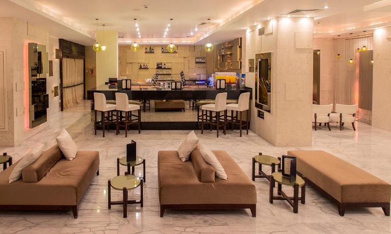 Imagen del bar/restaurante del Hotel Desert Rose Resort. Foto 10