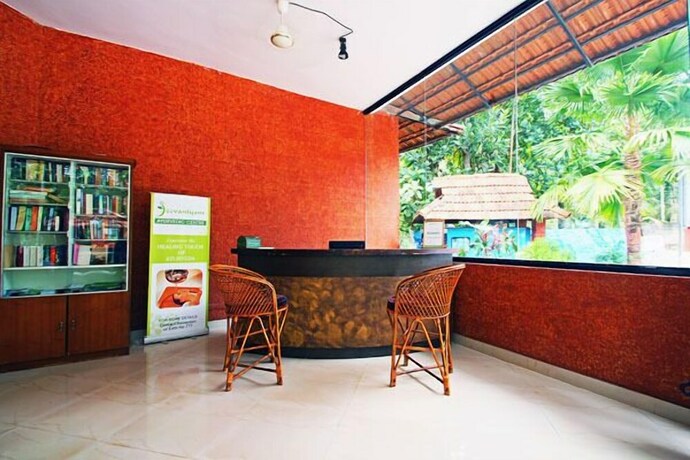 Imagen de los interiores del Hotel Deshadan Cliff and Beach Resort. Foto 28