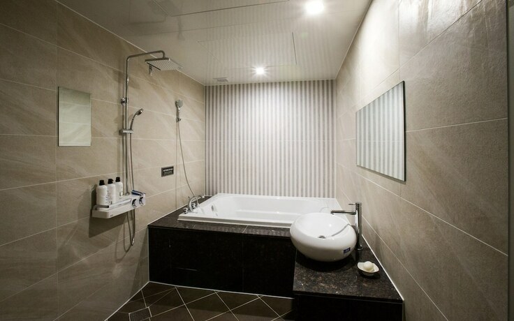 Imagen general del Hotel Design 2ne1 Jukdo Market Pohang. Foto 4