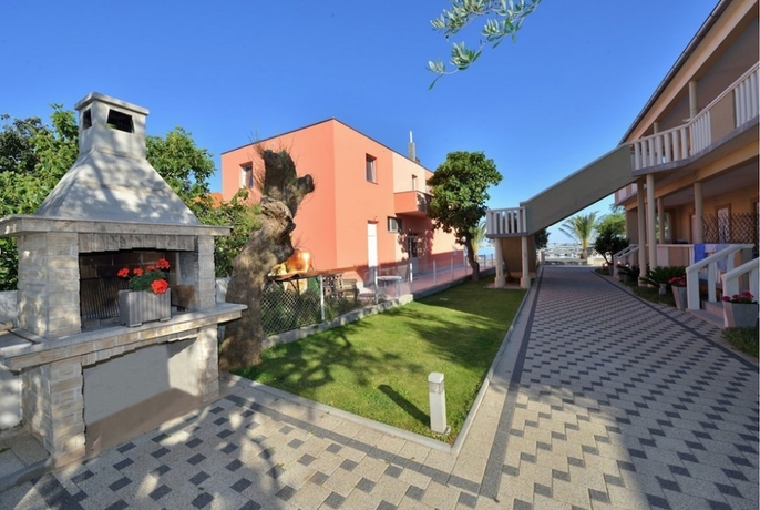 Imagen de los exteriores del Hotel Design Apartments Dijan. Foto 11