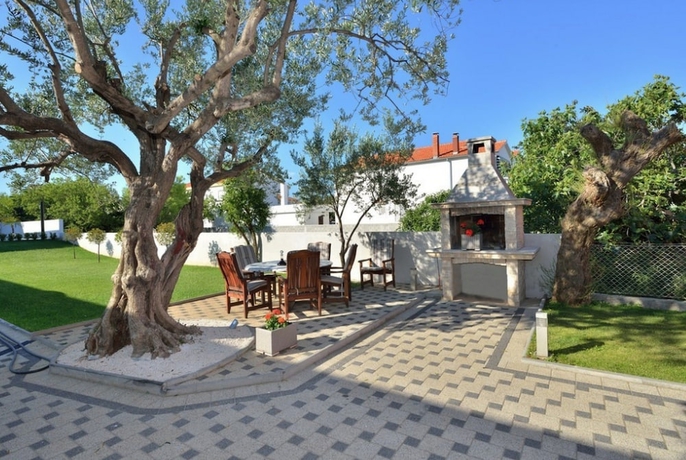 Imagen de los exteriores del Hotel Design Apartments Dijan. Foto 12