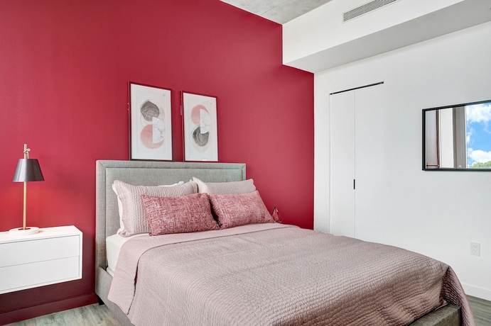 Imagen de la habitación del Hotel Design District Suites. Foto 15