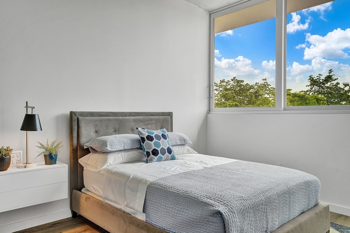 Imagen de la habitación del Hotel Design District Suites. Foto 18