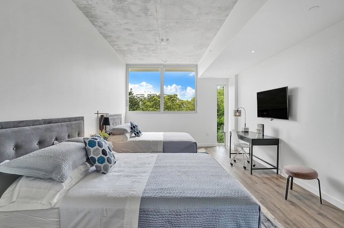 Imagen de la habitación del Hotel Design District Suites. Foto 19