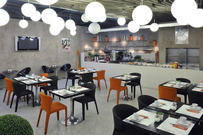 Imagen del bar/restaurante del Hotel Design Metropol Prague. Foto 4
