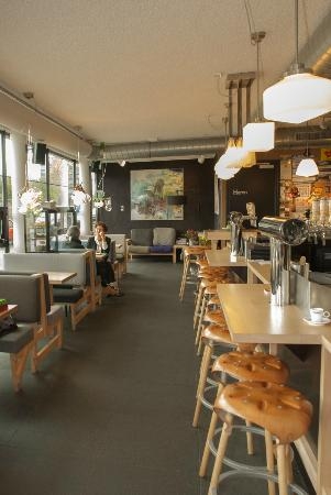 Imagen del bar/restaurante del Hotel Design Modez. Foto 3