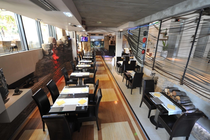 Imagen del bar/restaurante del Hotel Design Mr President. Foto 3