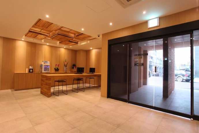Imagen de los interiores del Hotel Designers Hotel The Rich. Foto 19