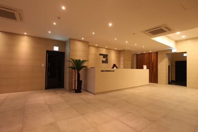 Imagen de los interiores del Hotel Designers Hotel The Rich. Foto 20
