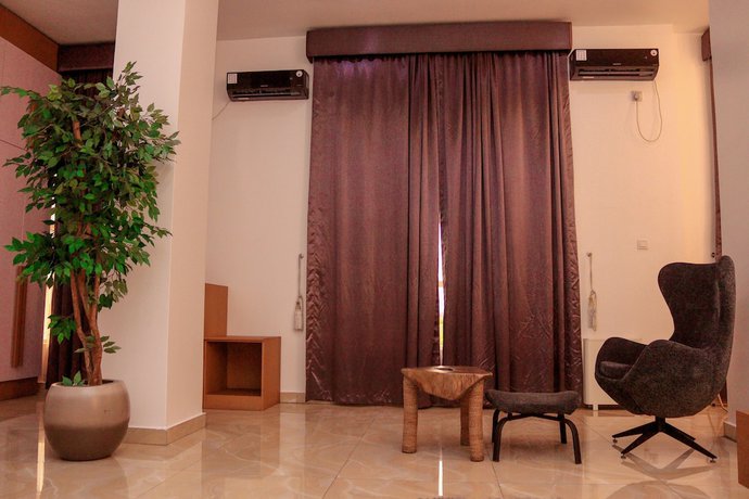 Imagen de los interiores del Hotel Desikok Royal. Foto 18