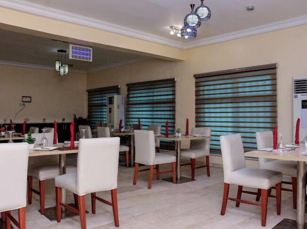 Imagen del bar/restaurante del Hotel Desikok Royal. Foto 2