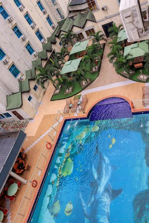 Imagen de la piscina del Hotel Desikok Royal. Foto 20