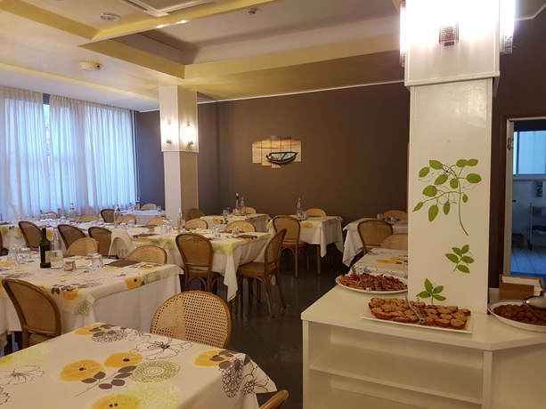 Imagen del bar/restaurante del Hotel Desire'. Foto 3