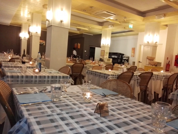 Imagen del bar/restaurante del Hotel Desire'. Foto 4