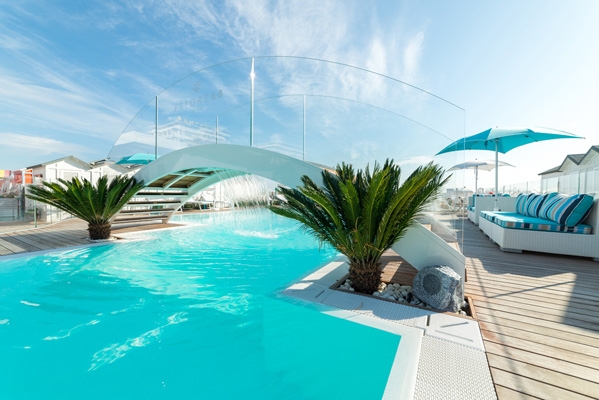 Imagen de la piscina del Hotel Desire'. Foto 17