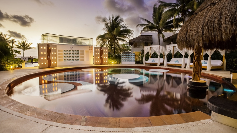 Imagen de la piscina del Hotel Desire Riviera Maya Pearl Resort All Inclusive - Couples Only. Foto 14