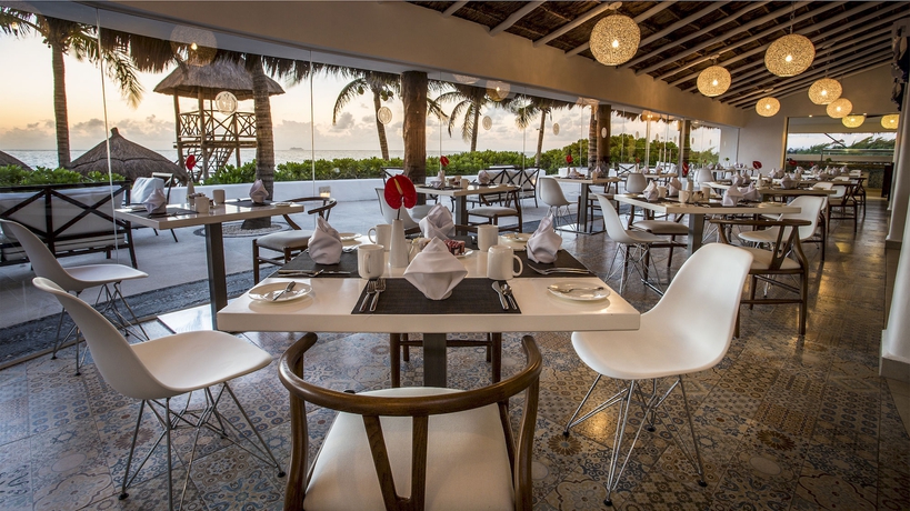 Imagen del bar/restaurante del Hotel Desire Riviera Maya Pearl Resort All Inclusive - Couples Only. Foto 8