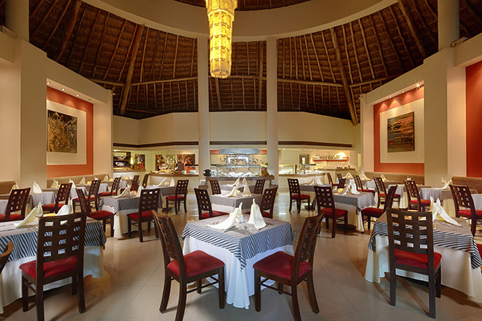 Imagen del bar/restaurante del Hotel Desire Riviera Maya Resort. Foto 3