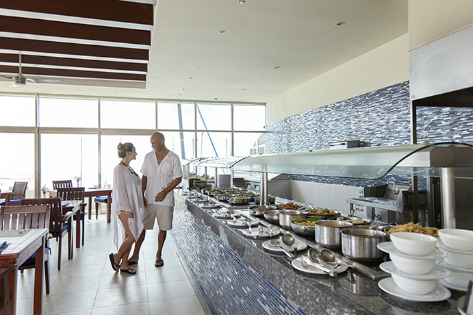 Imagen del bar/restaurante del Hotel Desire Riviera Maya Resort. Foto 4