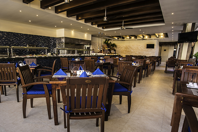 Imagen del bar/restaurante del Hotel Desire Riviera Maya Resort. Foto 5