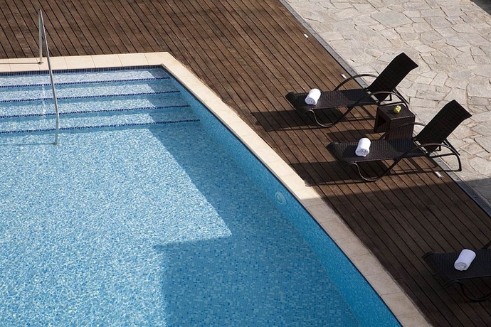 Imagen de la piscina del Hotel Despotiko, Portaria. Foto 6