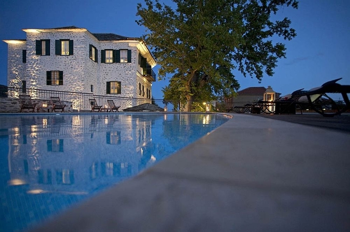 Imagen de la piscina del Hotel Despotiko, Portaria. Foto 7