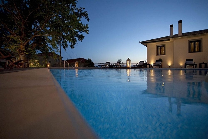 Imagen de la piscina del Hotel Despotiko, Portaria. Foto 9