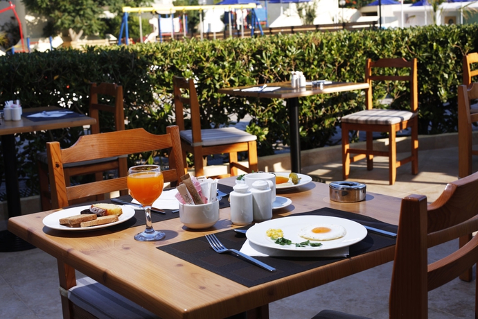 Imagen del bar/restaurante del Hotel Dessole Dolphin Bay Resort – All Inclusive. Foto 3