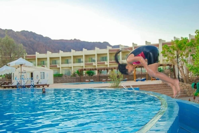 Imagen de la piscina del Hotel Dessole Holiday Taba. Foto 15