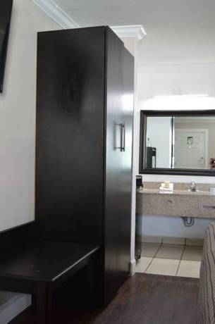 Imagen de la habitación del Hotel Destin Inn and Suites. Foto 9