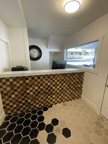 Imagen general del Hotel Destination Inn, Radium Hot Springs. Foto 5