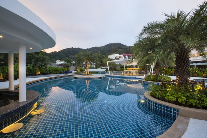 Imagen de la piscina del Hotel Destination Phuket Karon Beach Resort. Foto 15